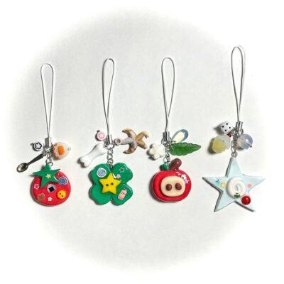 Móc khóa handmade dễ thương, thiết kế thủ công tinh tế, phù hợp làm quà tặng hoặc trang trí.