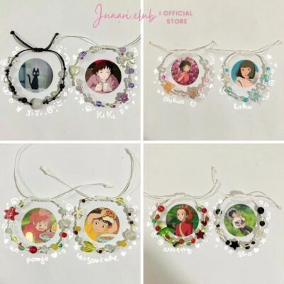 Vòng tay handmade cặp đôi mang phong cách hoạt hình dễ thương, thiết kế cá nhân hóa theo yêu cầu, phù hợp làm quà tặng cho bạn bè, người yêu hoặc kỷ niệm đặc biệt.